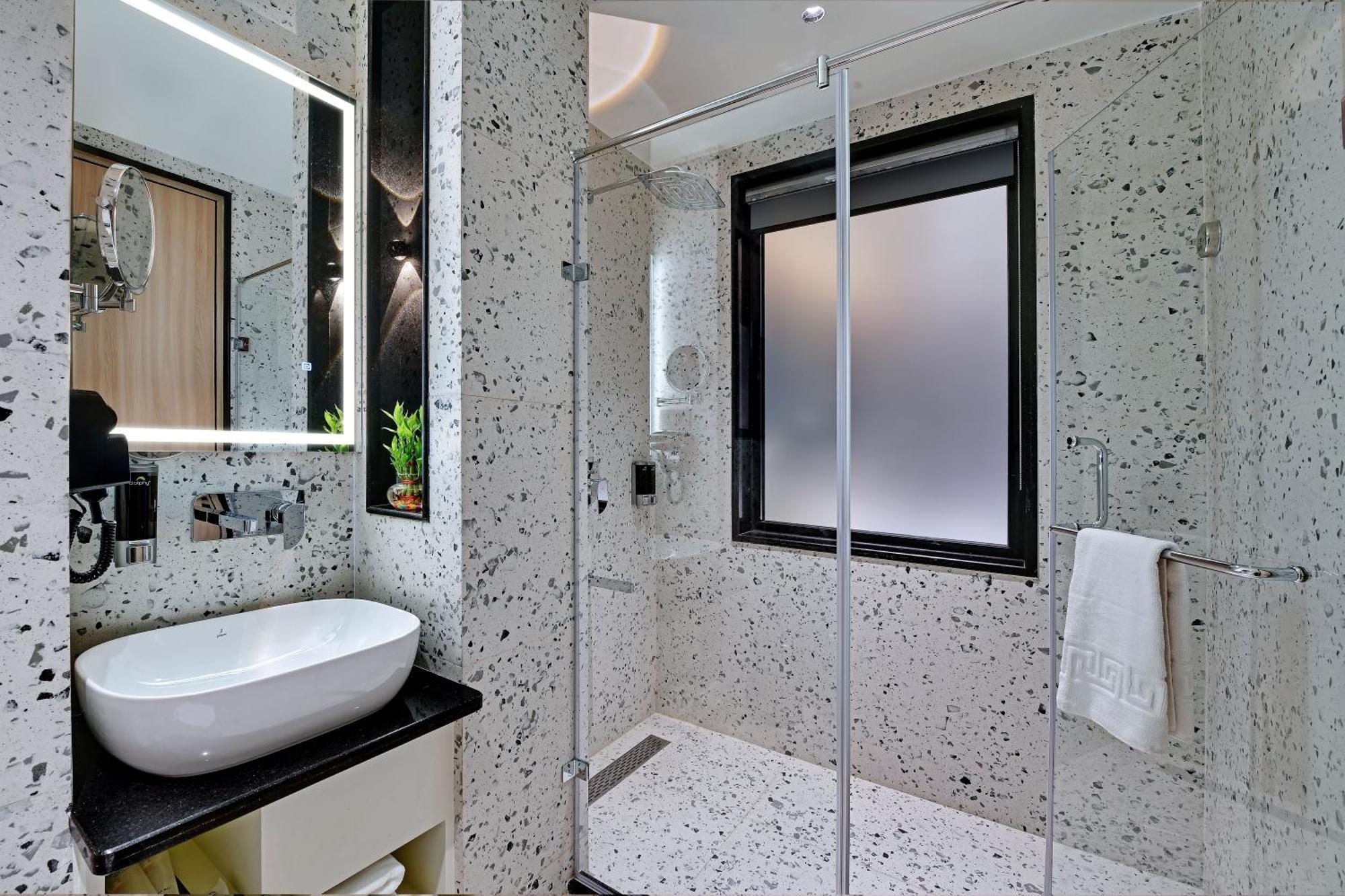 Quality Inn City Centre Váránaszi Kültér fotó
