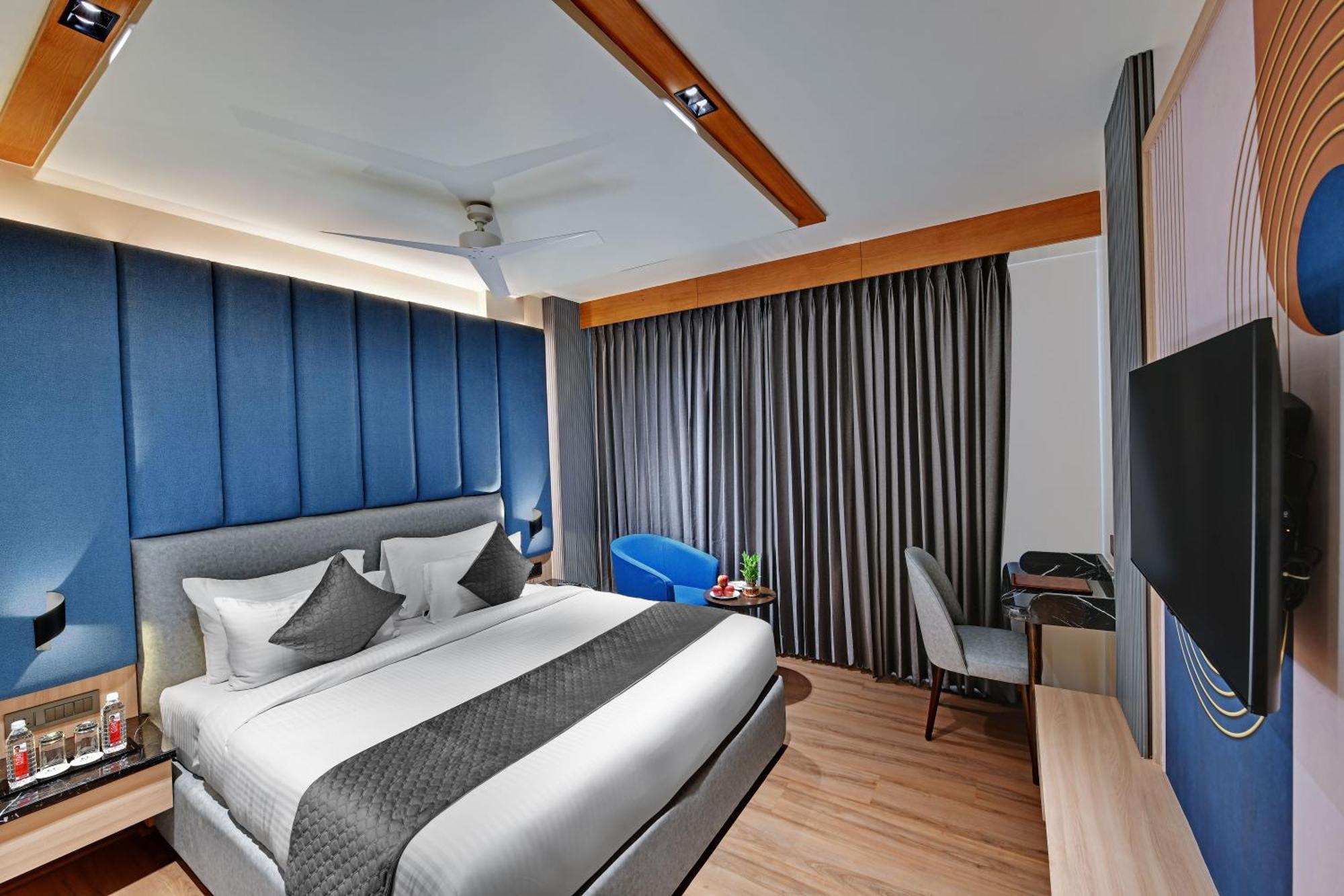 Quality Inn City Centre Váránaszi Kültér fotó